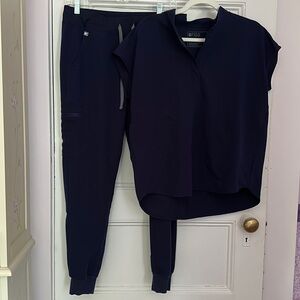 Figs scrubs: 🥼🩺Navy Blue Medium Zamora Jogger Bottoms and Small Rafaela Top